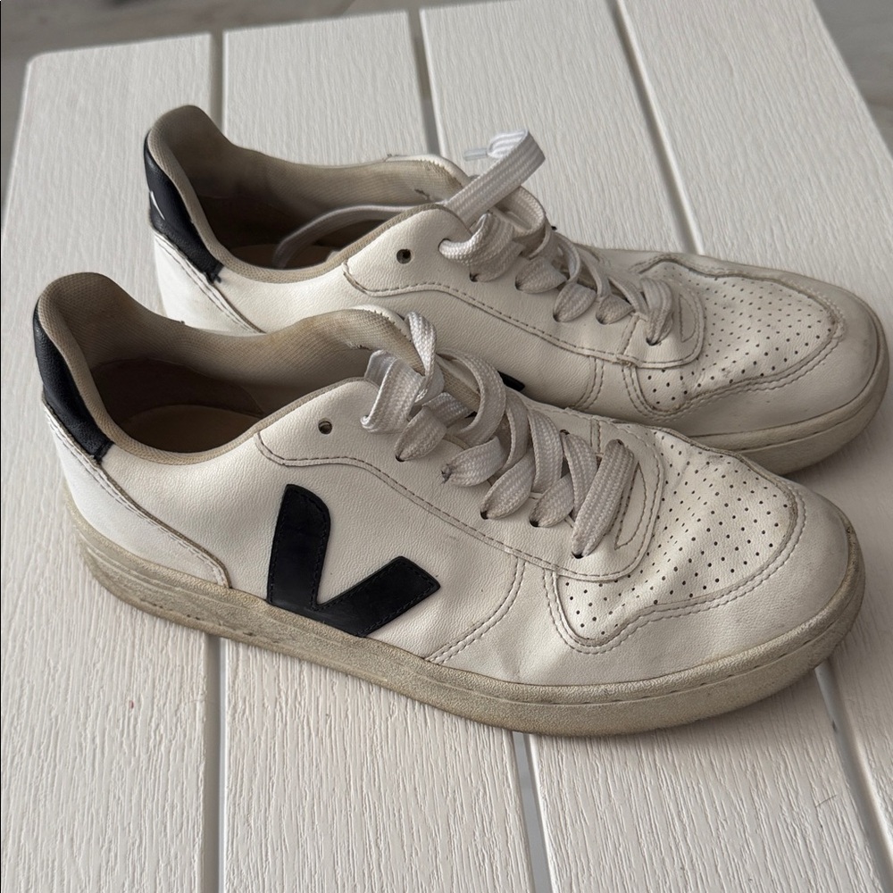 Veja Men's Classic White and Black Sneakers